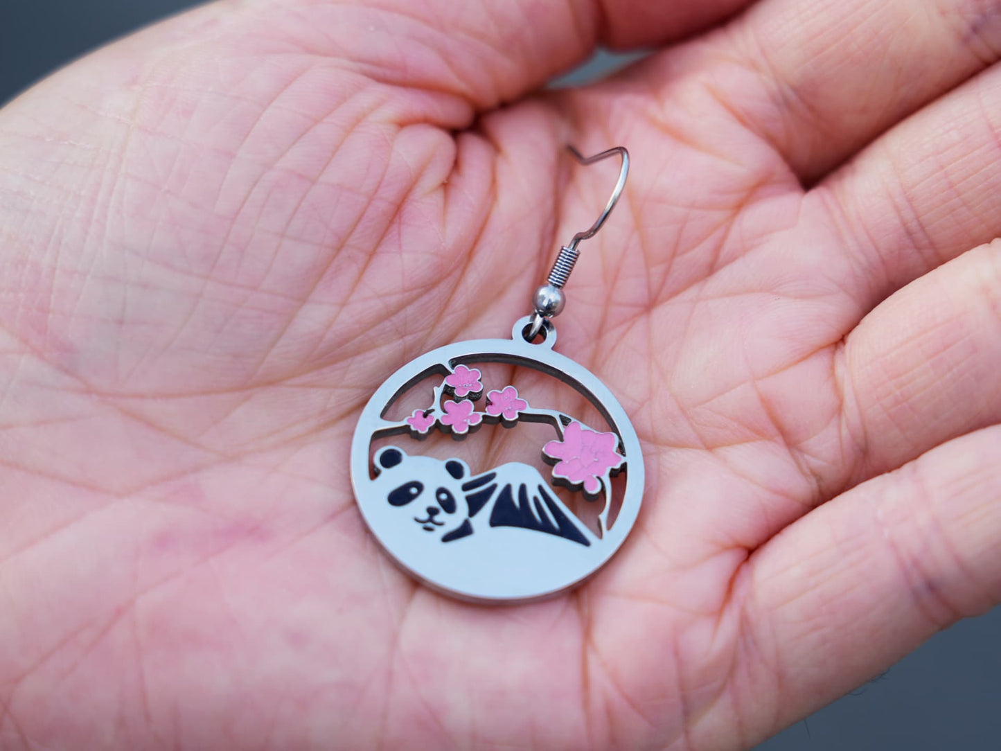 Hollow Fujiyama Panda Earring